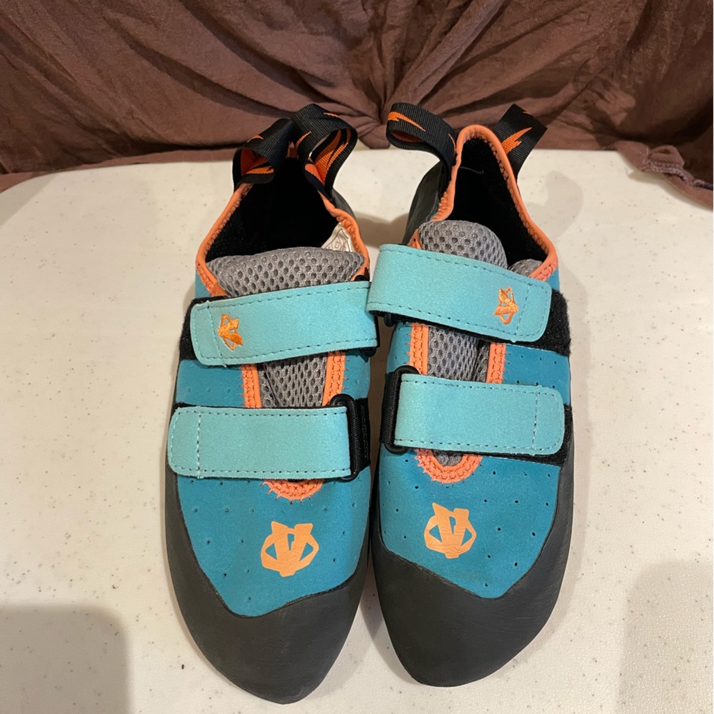 Evolv climbing shoes, size 6.5